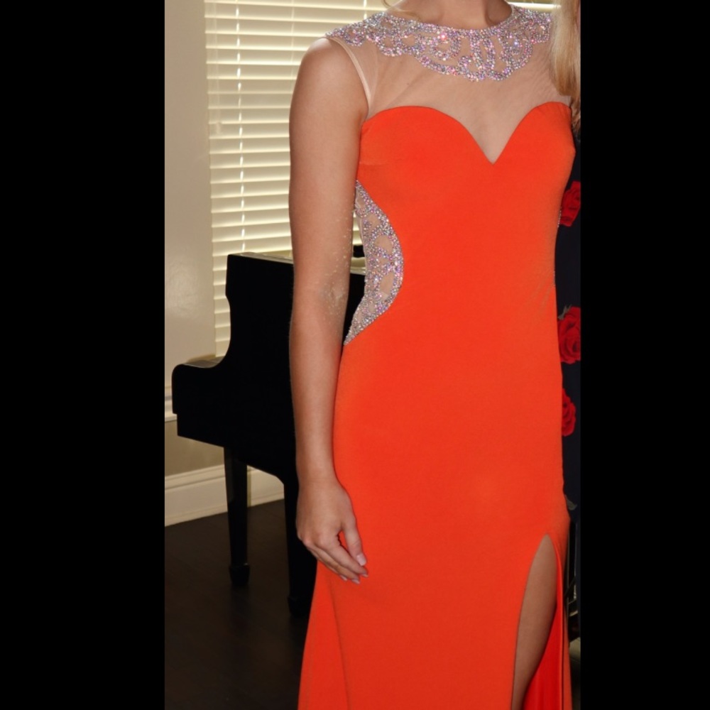 BEAUTIFUL ORANGE PROM DRESS